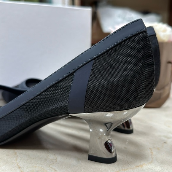 FENDI COLIBRÌ NAVY MESH PUMPS WITH LEATHER TRIM AND SHINY GUNMETAL HEEL 38/8 - Picture 6 of 11